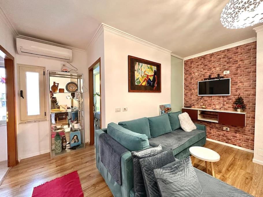 Апартаменты Family Living Тирана Экстерьер фото